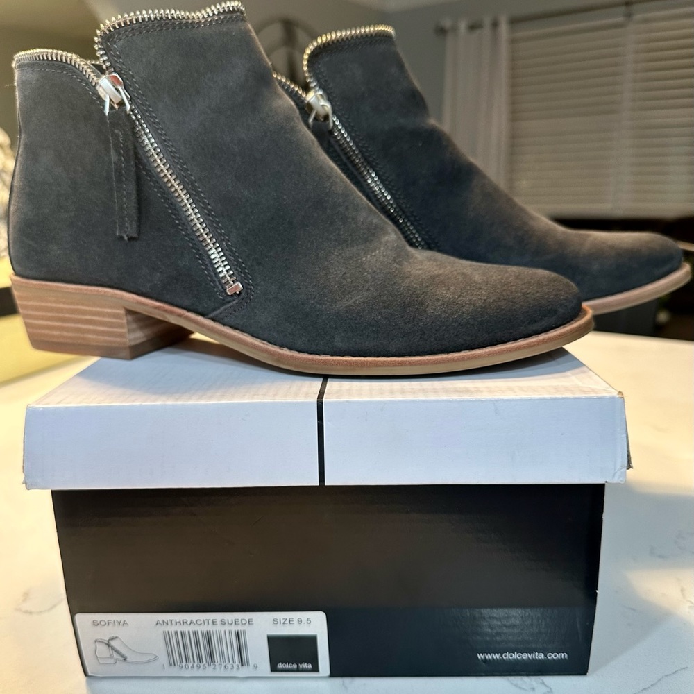 Dolce Vita Sofiya Anthracite Suede booties double- size 9.5